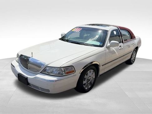 Used 2004 Lincoln Town Car Ultimate RWD image 34