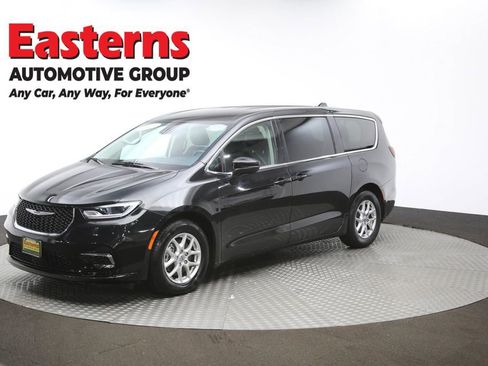 Used 2023 Chrysler Pacifica Touring-L FWD image 55