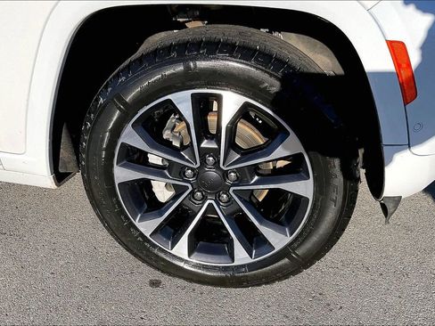 Used 2023 Jeep Grand Cherokee Overland w/ Luxury Tech Group IV image 11