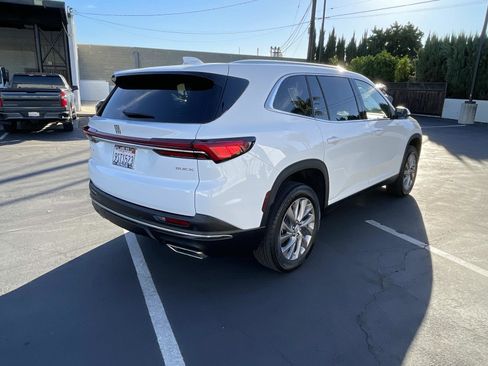 Used 2025 Buick Enclave Preferred image 5