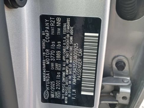 Used 2025 Hyundai Venue SEL FWD image 3