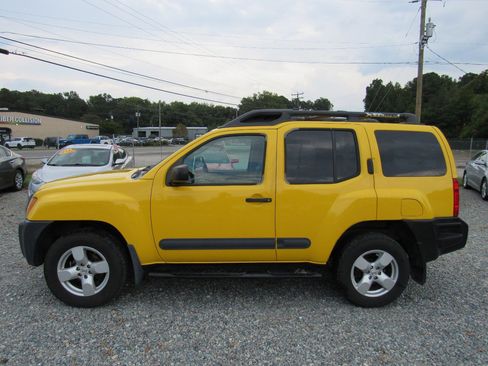 Used 2005 Nissan Xterra SE image 2