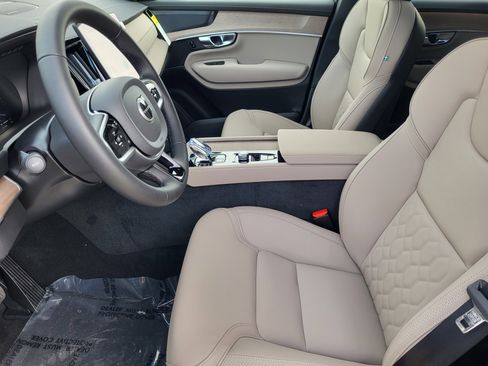 New 2026 Volvo XC90 T8 Plus image 9