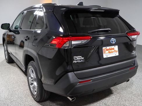 Used 2022 Toyota RAV4 LE AWD/4WD image 9