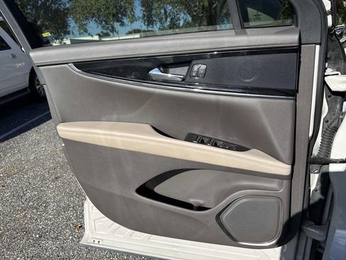 Certified 2022 Lincoln Nautilus Reserve image 18