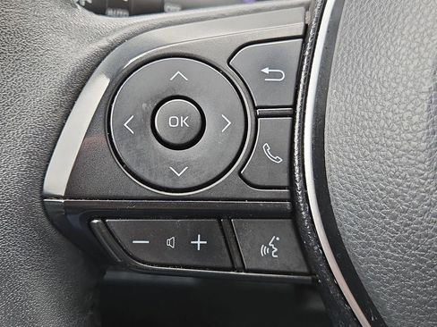 Used 2021 Toyota RAV4 XLE Premium image 30