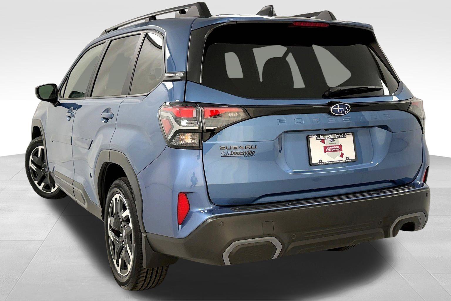Used 2025 Subaru Forester Limited AWD/4WD image 5
