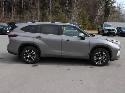 New 2026 Toyota Highlander XLE image 4