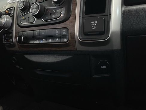 Used 2018 RAM 1500 Laramie image 32