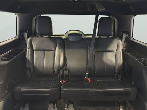 Used 2020 Ford Expedition XLT w/ Equipment Group 202A AWD/4WD image 20