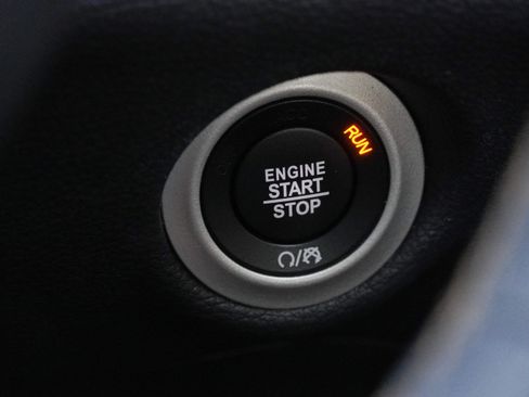 Used 2023 Chrysler Pacifica Pinnacle FWD image 19