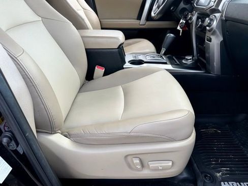 Used 2018 Toyota 4Runner SR5 Premium image 24