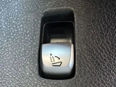 Used 2018 Mercedes-Benz GLC 300 4MATIC image 50