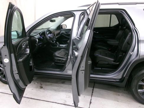 Used 2021 Chevrolet Traverse RS image 11