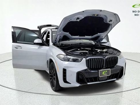 Used 2025 BMW X5 xDrive40i w/ M Sport Package AWD/4WD image 12