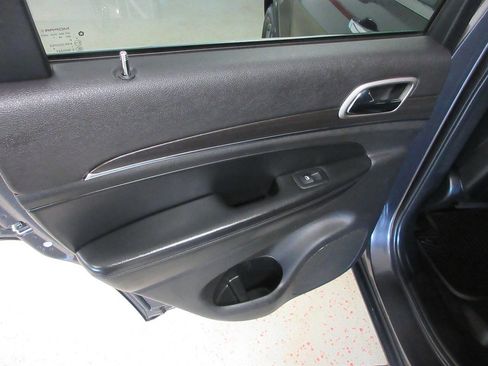 Used 2018 Jeep Grand Cherokee Limited AWD/4WD image 12