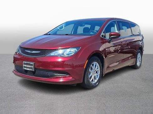 Used 2023 Chrysler Voyager LX FWD image 1