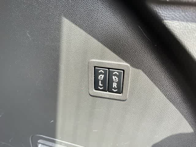 Used 2018 Buick Enclave Premium w/ Trailering Package AWD/4WD image 32