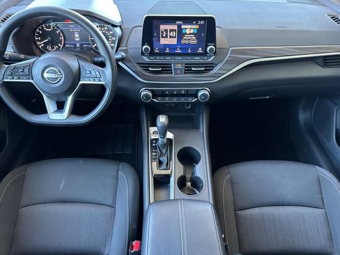 Used 2025 Nissan Altima 2.5 SV FWD image 16