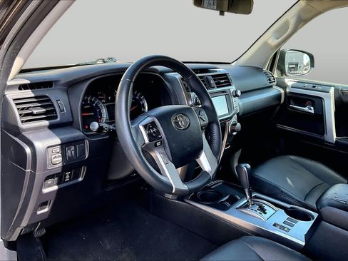 Used 2016 Toyota 4Runner SR5 RWD image 18