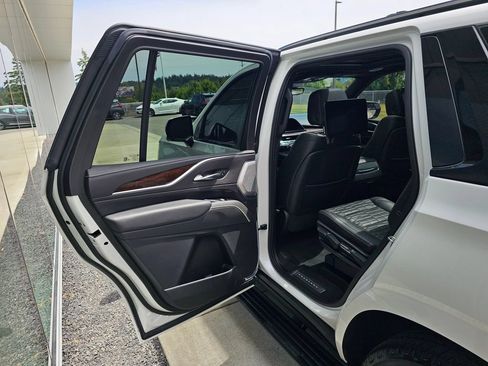 Used 2021 Cadillac Escalade Sport Platinum w/ LPO, ONYX Package AWD/4WD image 16