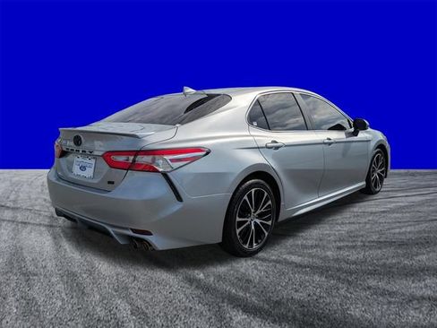 Used 2020 Toyota Camry SE FWD image 4