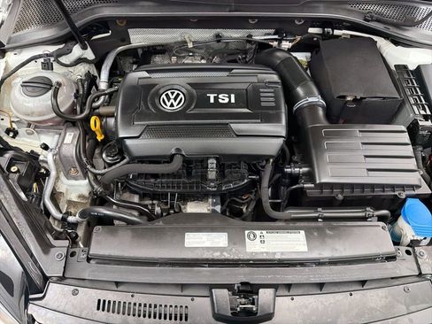 Used 2017 Volkswagen Golf S image 27