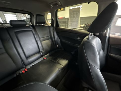 Used 2023 Nissan Rogue SL w/ SL Premium Package image 7