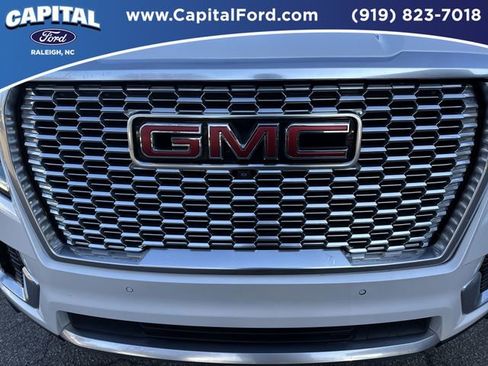 Used 2021 GMC Yukon XL Denali w/ Denali Premium Package image 10