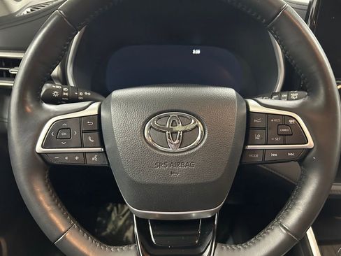 Certified 2025 Toyota Highlander Limited AWD/4WD image 19
