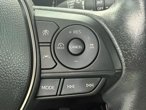 Used 2023 Toyota Corolla Cross XLE w/ Convenience Package image 16