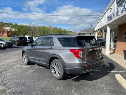 Used 2022 Ford Explorer XLT w/ Equipment Group 202A AWD/4WD image 7