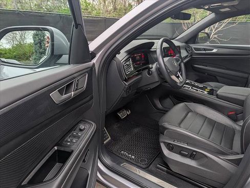 Used 2024 Volkswagen Atlas Cross Sport SEL R-Line image 28