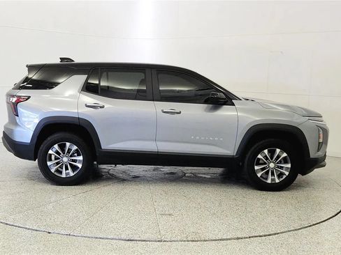 Used 2026 Chevrolet Equinox LT FWD image 8