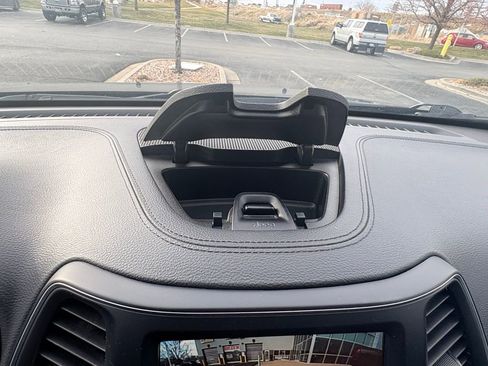 Used 2023 Jeep Cherokee Altitude Lux image 25