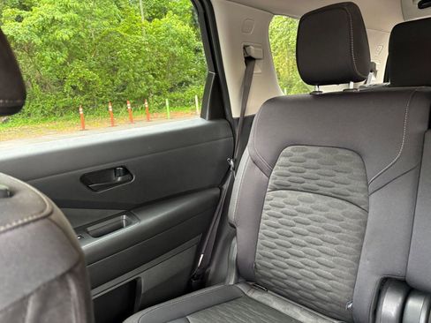 Used 2025 Nissan Pathfinder SV AWD/4WD image 42