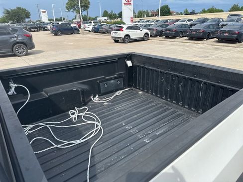 Used 2016 Toyota Tacoma SR5 RWD image 5
