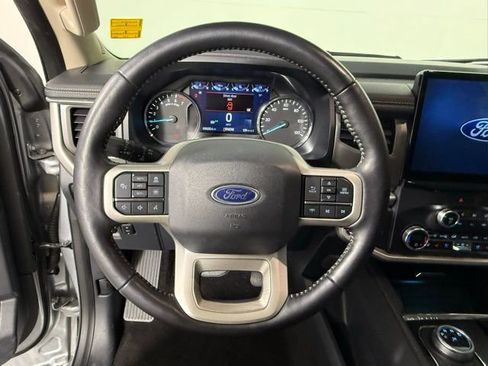 Used 2022 Ford Expedition XLT image 19