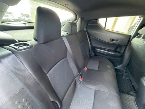 Used 2019 Toyota C-HR XLE FWD image 18
