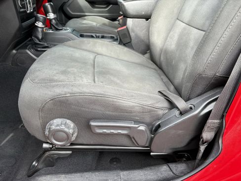 Used 2018 Jeep Wrangler Unlimited Sport S image 28