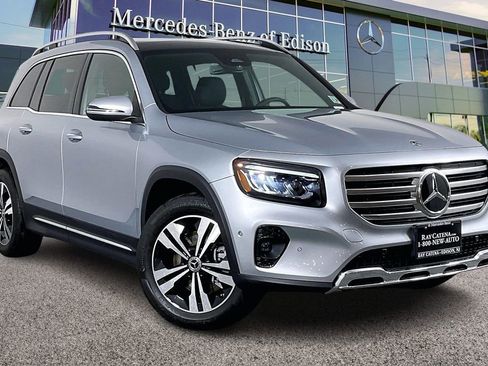 Used 2026 Mercedes-Benz GLB 250 4MATIC image 1