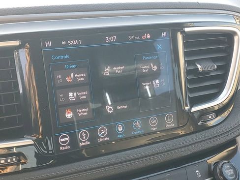 Used 2019 Chrysler Pacifica Limited image 23