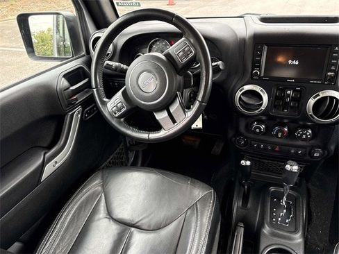 Used 2018 Jeep Wrangler Unlimited Rubicon w/ Connectivity Group image 14