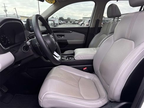 Used 2023 Honda Pilot Touring image 32