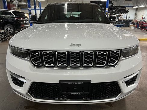 New 2025 Jeep Grand Cherokee Summit image 6