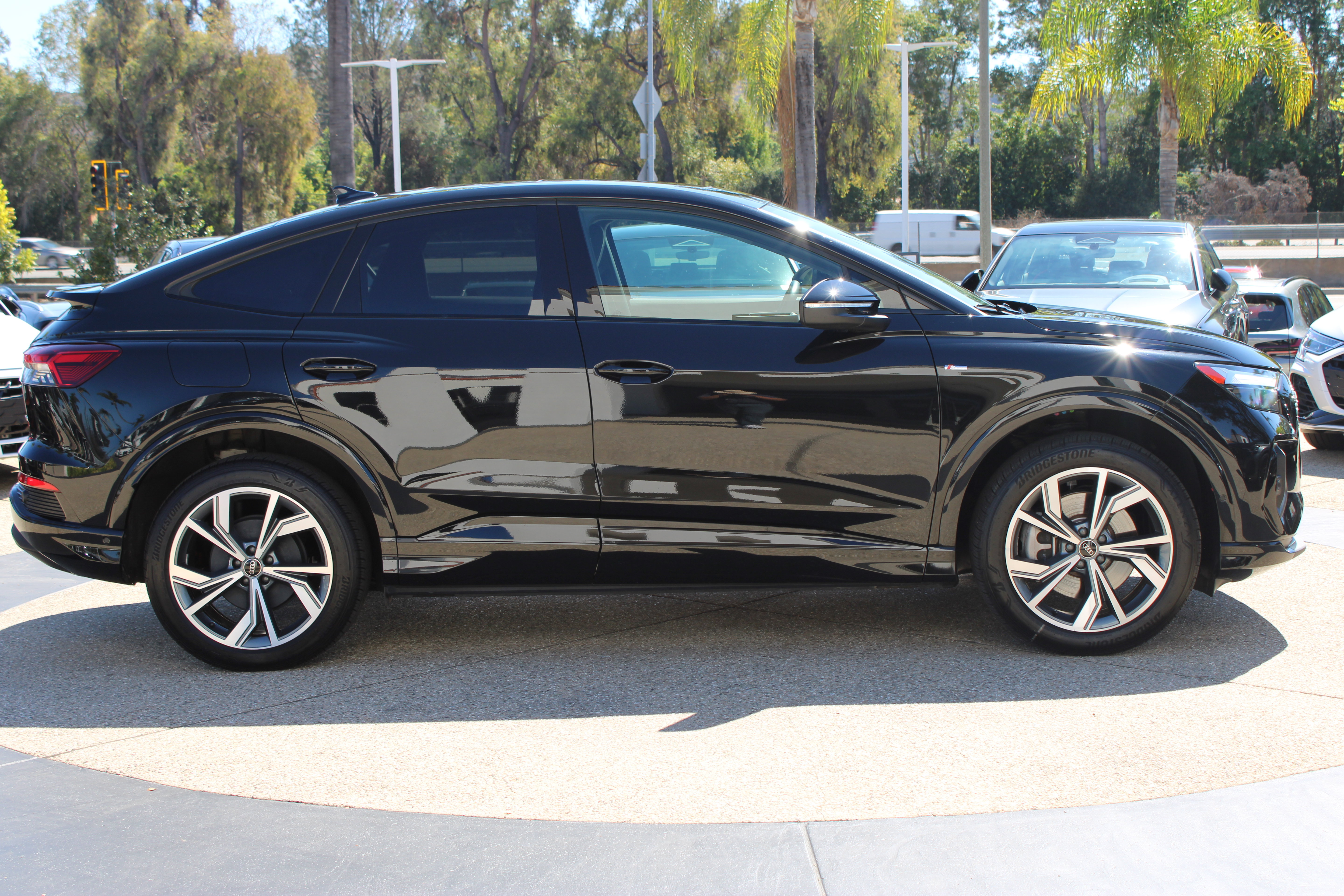 Used 2023 Audi Q4 e-tron Premium Plus w/ Premium Plus AWD/4WD image 6