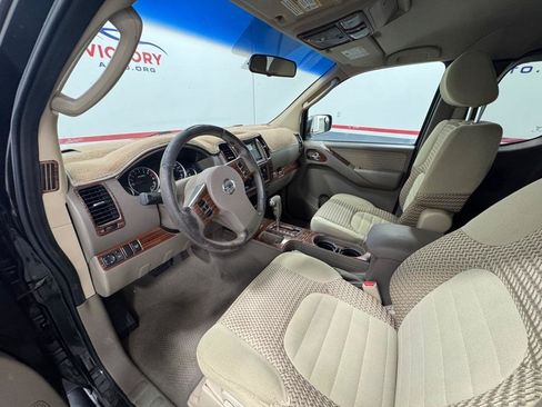 Used 2008 Nissan Frontier LE w/ Technology Pkg RWD image 9