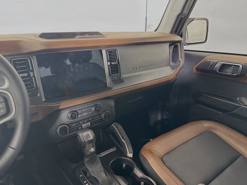 Used 2024 Ford Bronco Outer Banks AWD/4WD image 34
