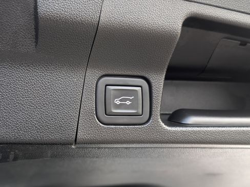 Used 2022 GMC Acadia SLT w/ LPO, Floor Liner Package image 43