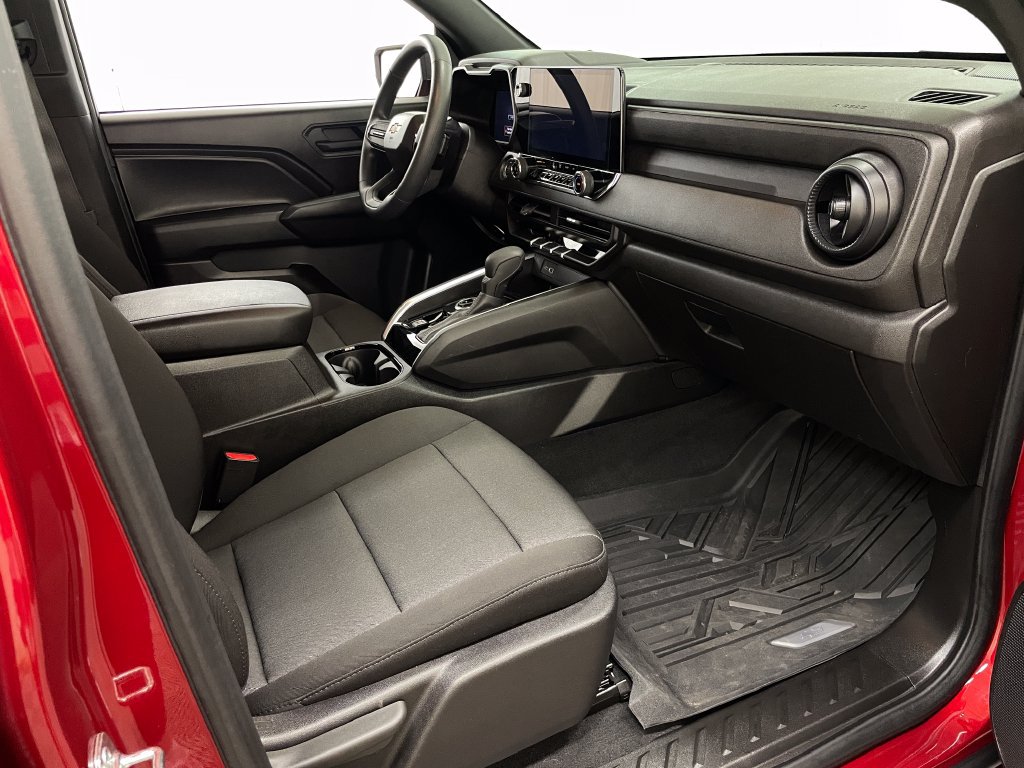 Certified 2025 Chevrolet Colorado W/T AWD/4WD image 38
